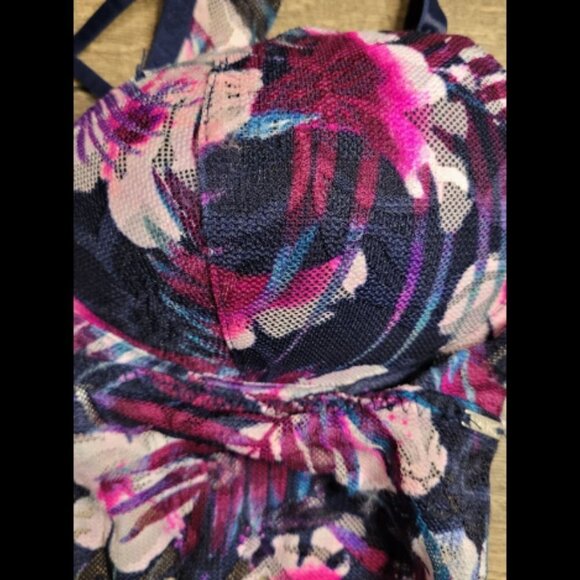 2 for $20VS PINK Multicolored Floral and Lace Bralette with Criss Cross Back (S) - Picture 5 of 8
